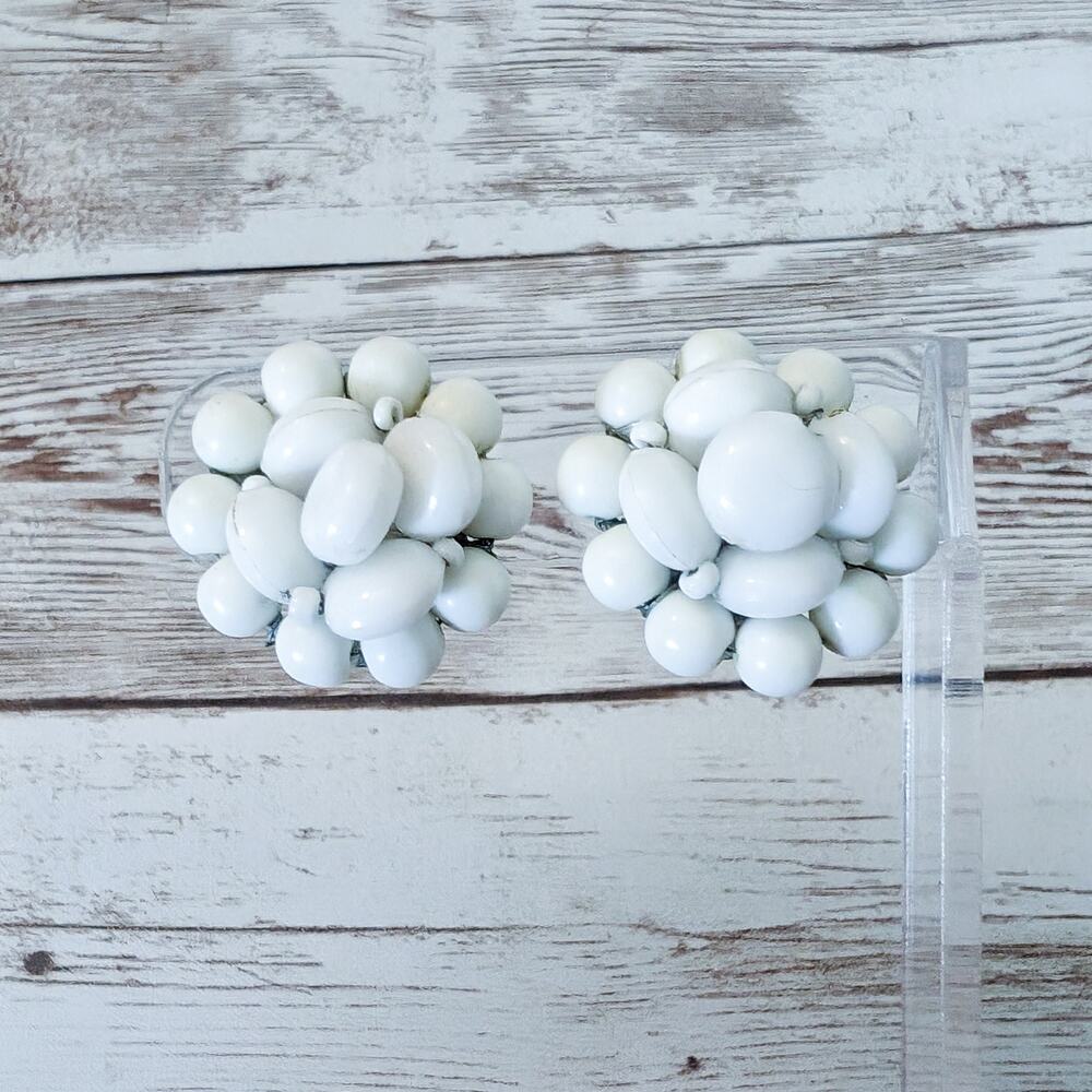 Vintage Clip On Earrings Off White Cluster 1"